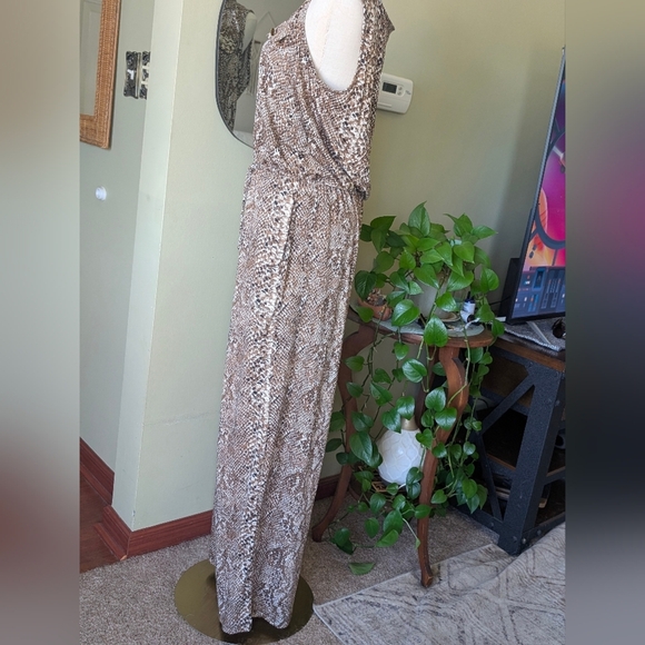 Emma & Michele Snakeskin Jumpsuit Large Sleeveless Gold Accent Zip Front Pocket - Picture 9 of 13